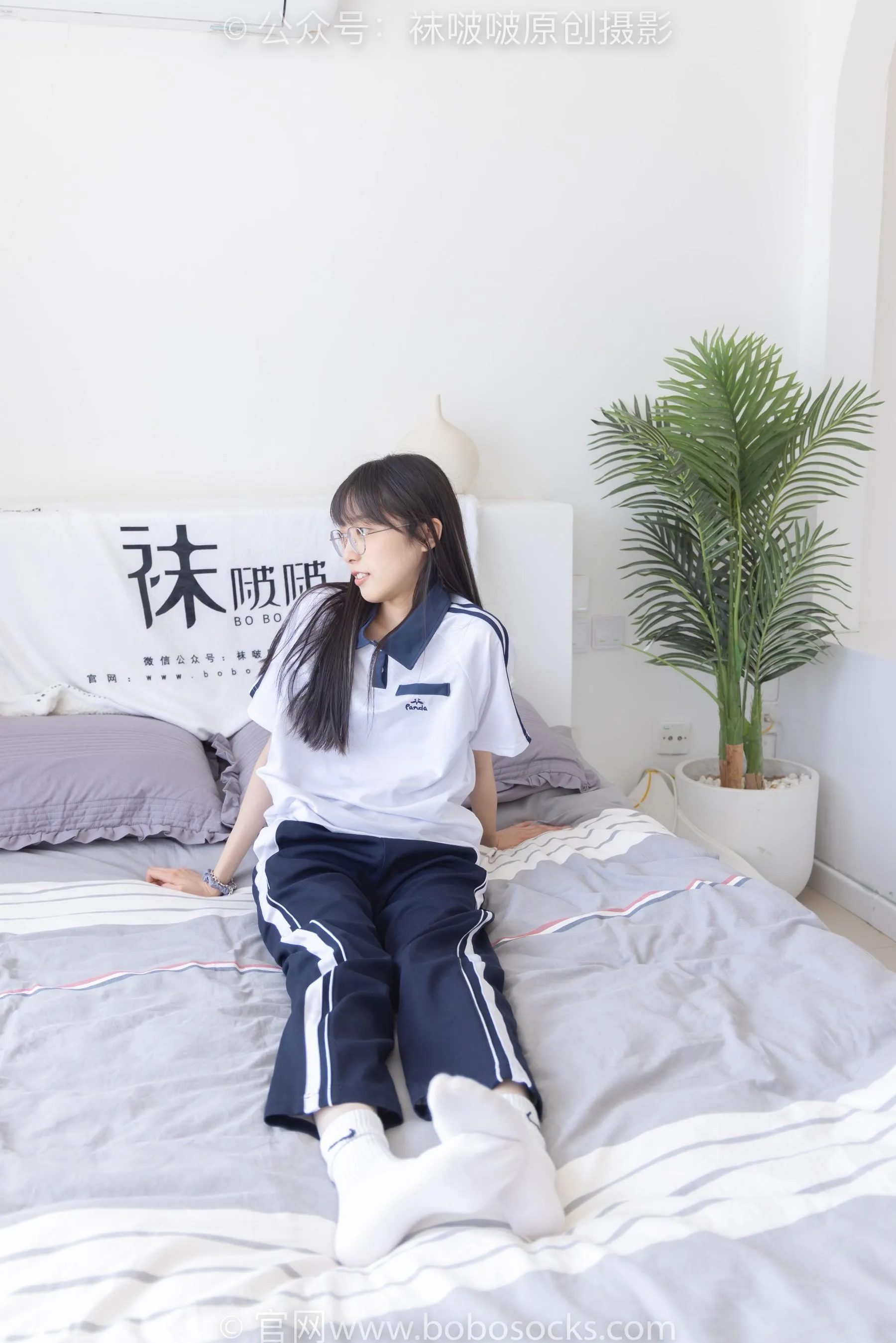 [BoBoSocks袜啵啵]NO.207 稚予-aj板鞋、白棉袜、油亮白丝、校服裤里丝 [87P]插图